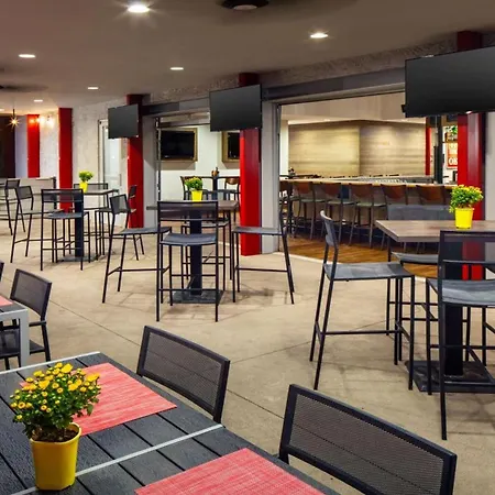 Holiday Inn And Suites Phoenix Airport North By Ihg-2